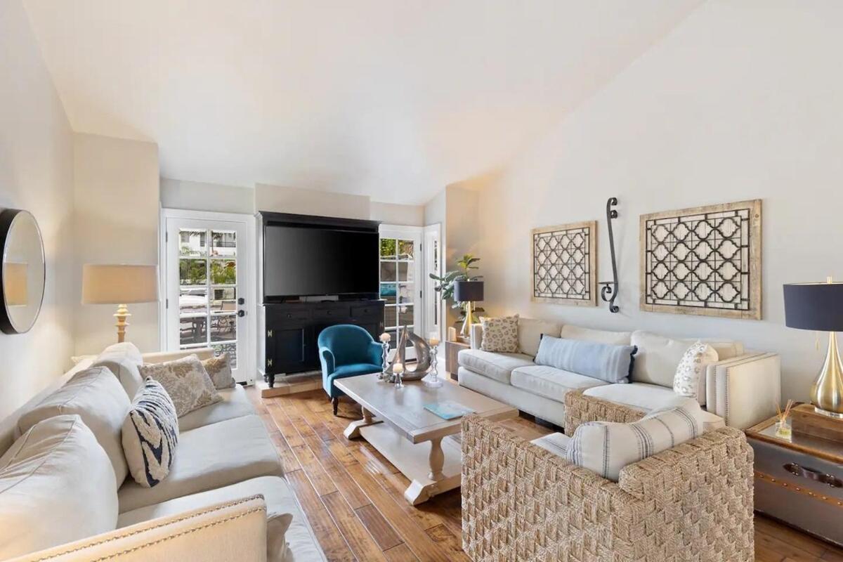 Elegant Beach Living, Just Blocks To The Sand 헌팅턴비치 외부 사진